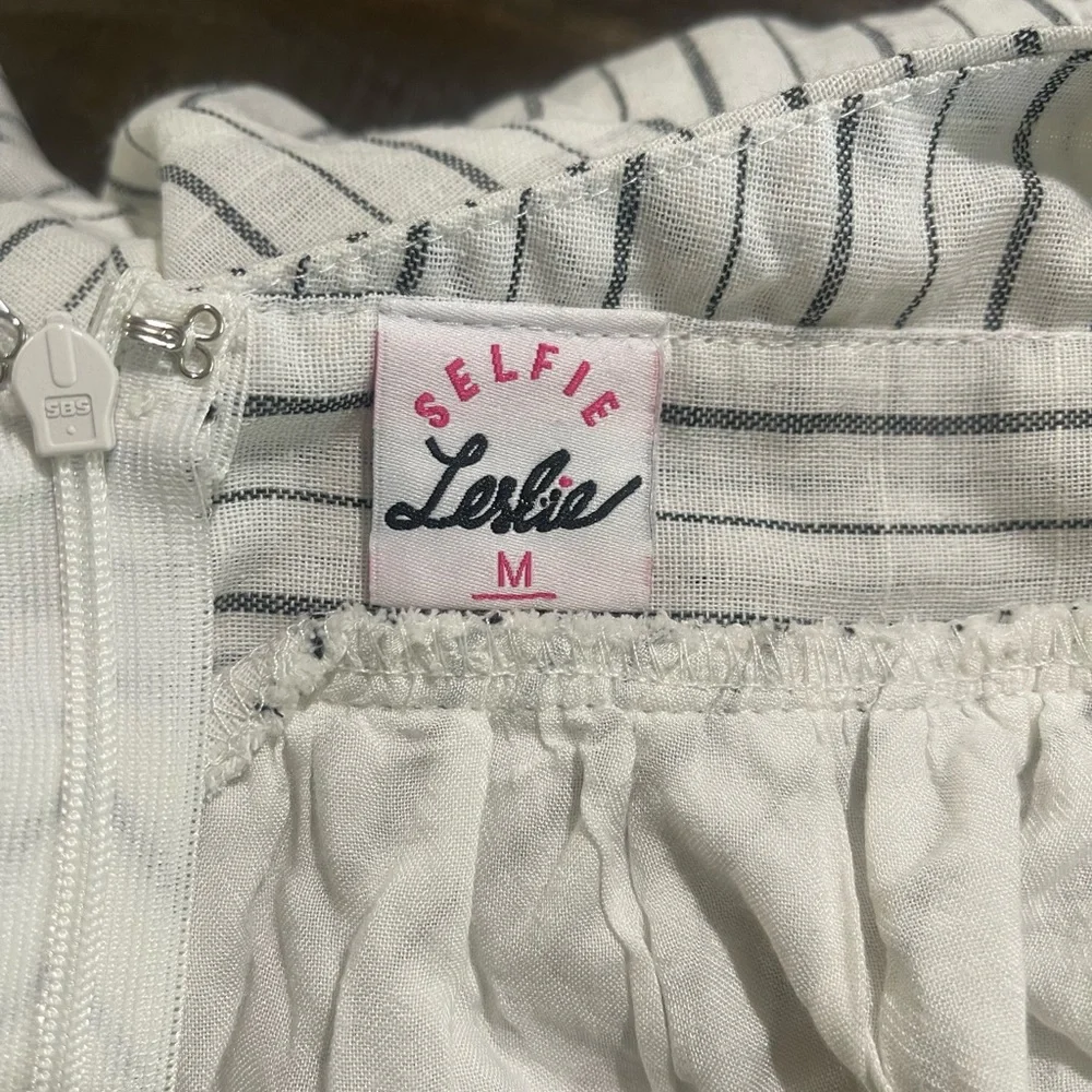 Selfie Leslie White Linen Striped Shorts Romper Criss Cross Back Sz M Summer - Picture 14 of 15